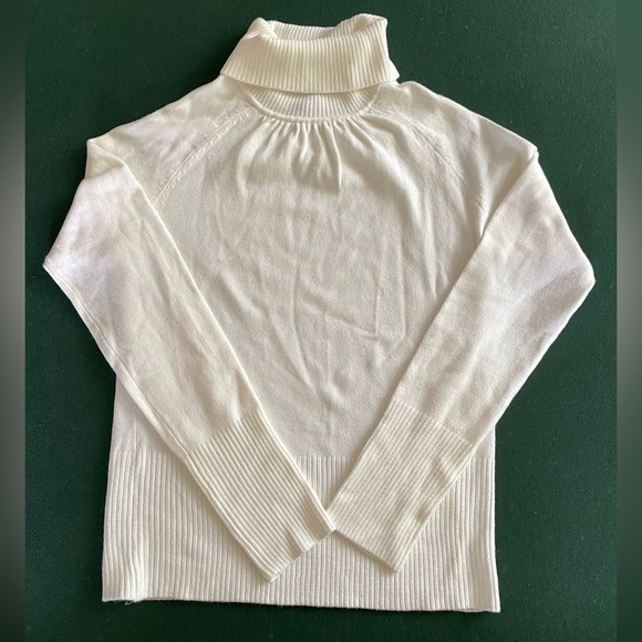 Take Out Cream Turtleneck Sweater NWOT - Picture 1 of 4